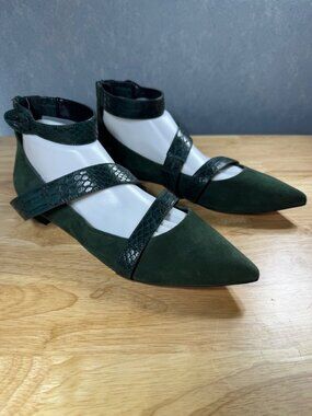 Capsule Collective womens size 10  Green Suede
